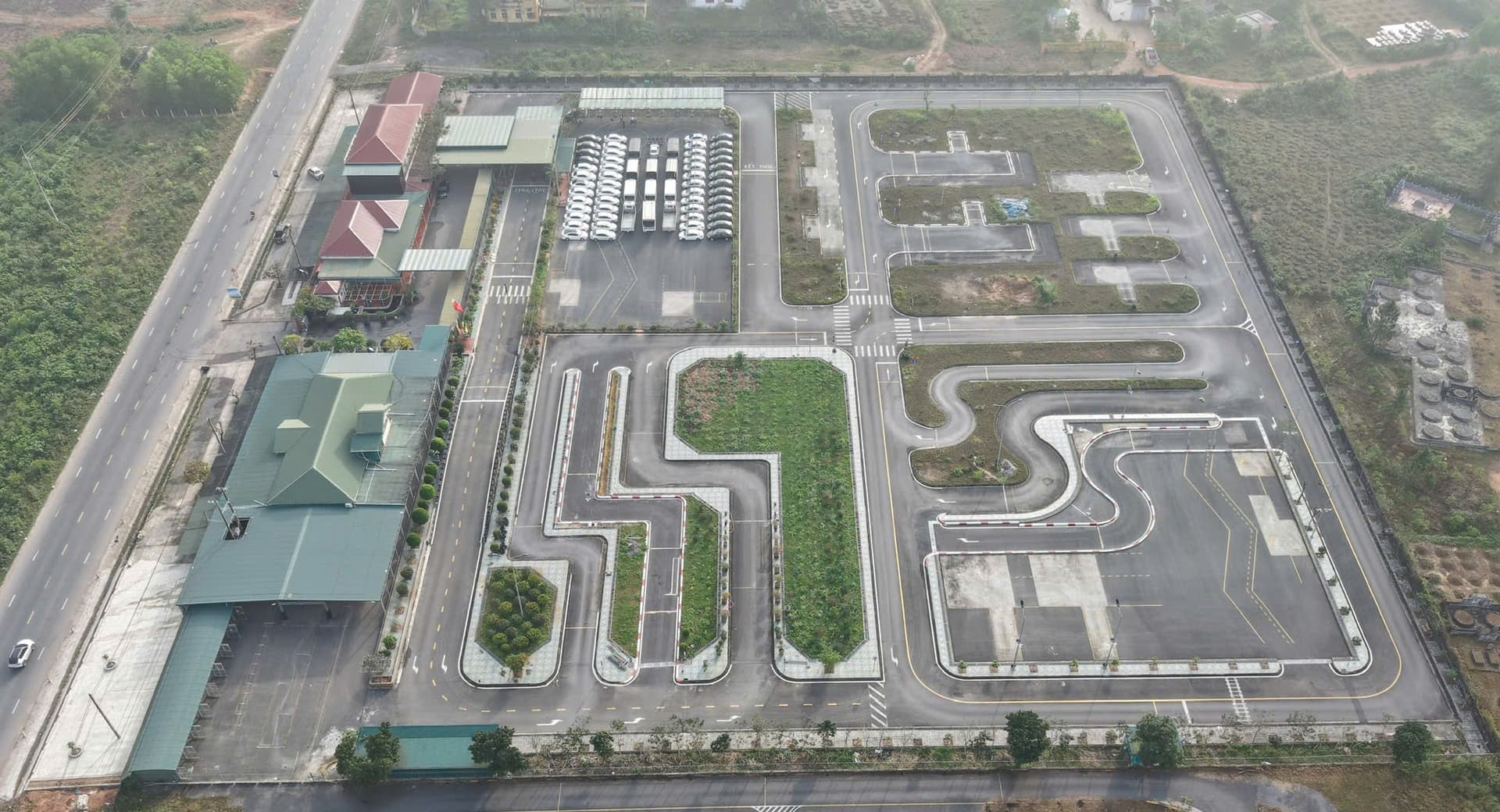Ảnh flycam sân sát hạch với sa hình (các bài thi).